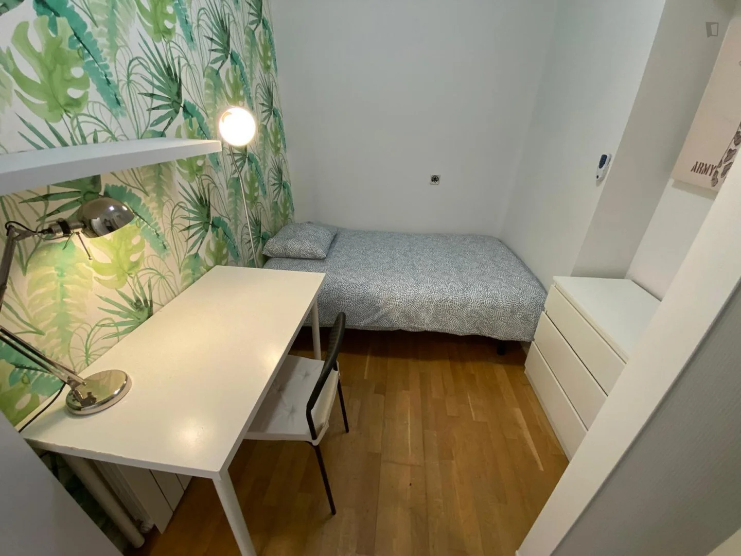 Camera per studenti in  con area studio e servizi in comune