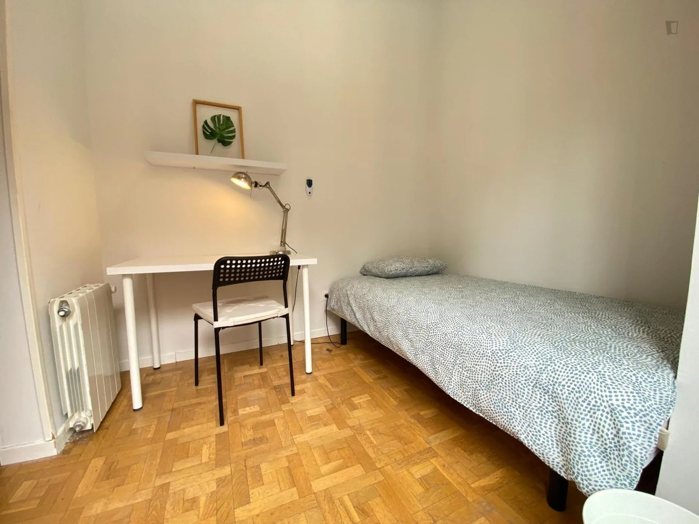 Stanza per studenti luminosa e ariosa con facile accesso all'università a 