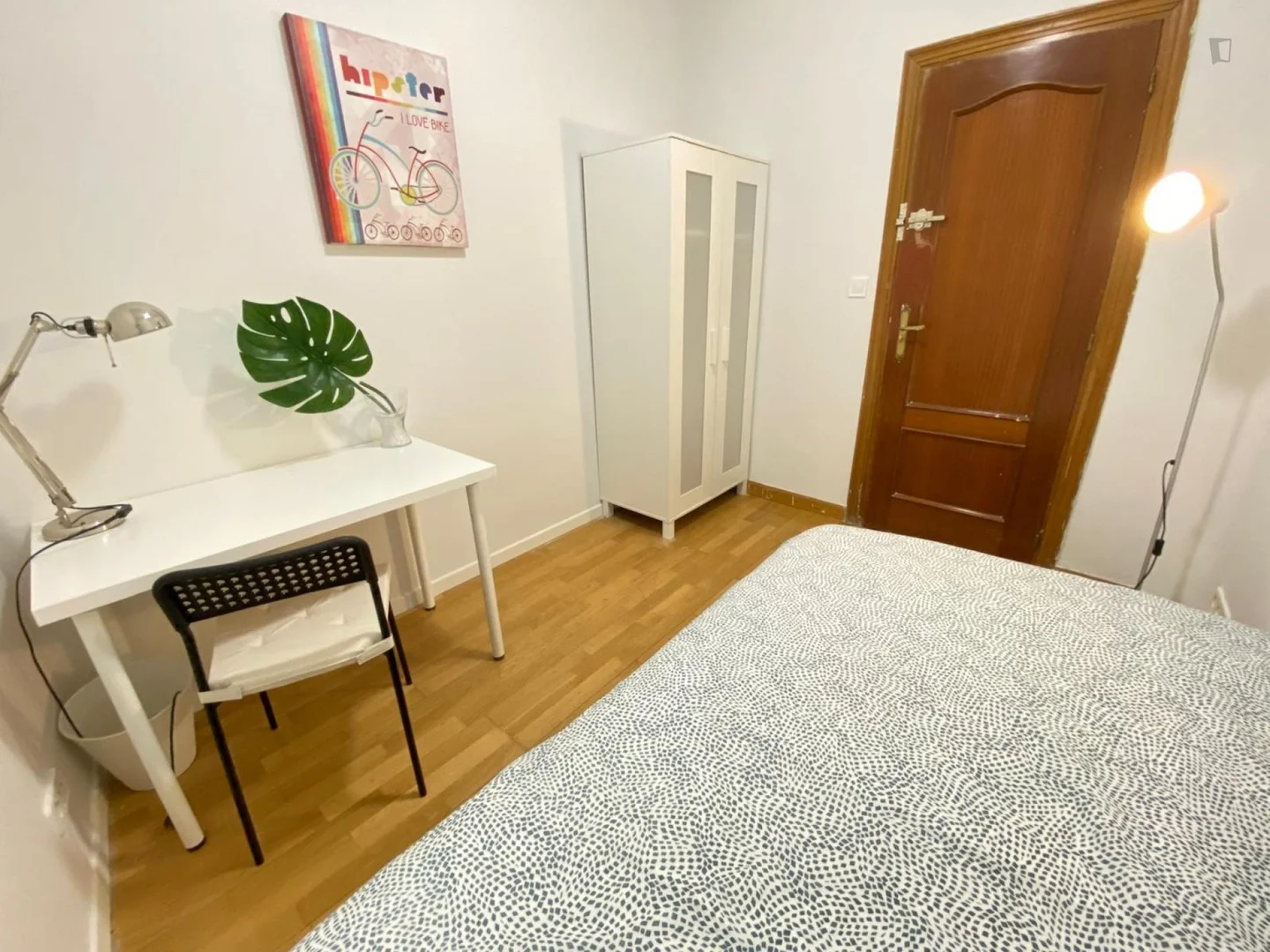 Stanza per studenti luminosa e ariosa con facile accesso all'università a 