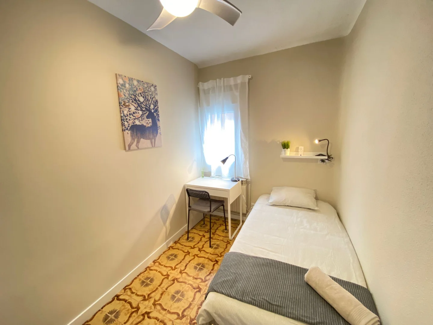 Habitación en apartamento estudiantil en alquiler en , completamente amueblado
