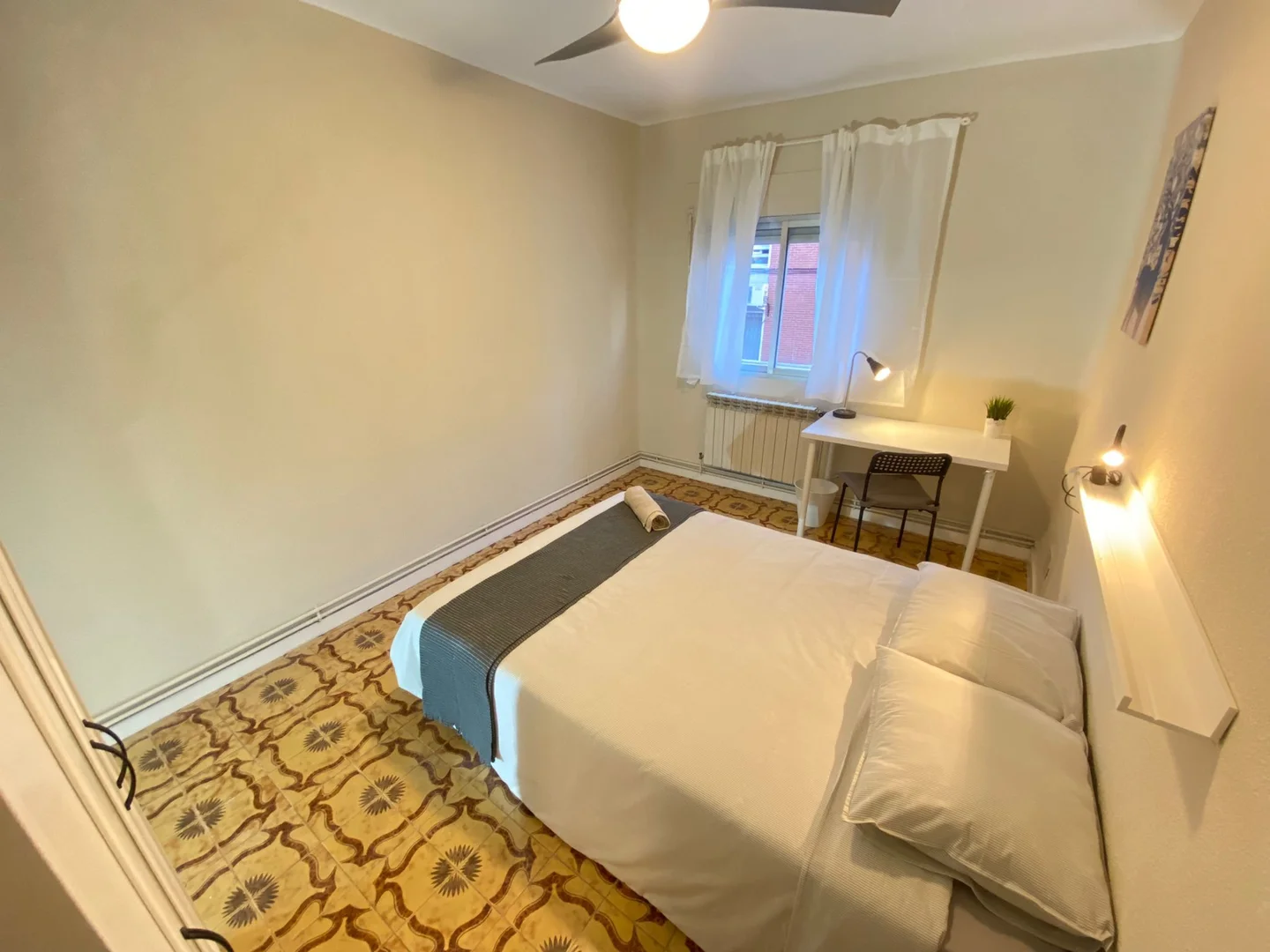 Habitación acogedora para estudiantes disponible en 