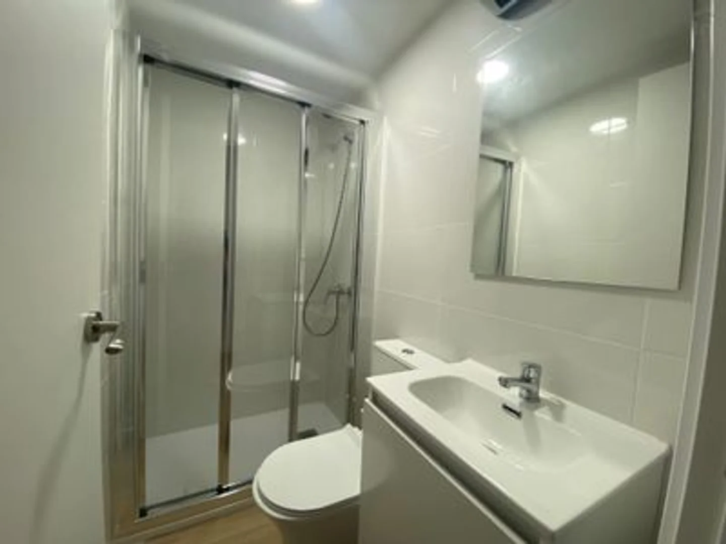 Affordable room for students with ample lighting in 