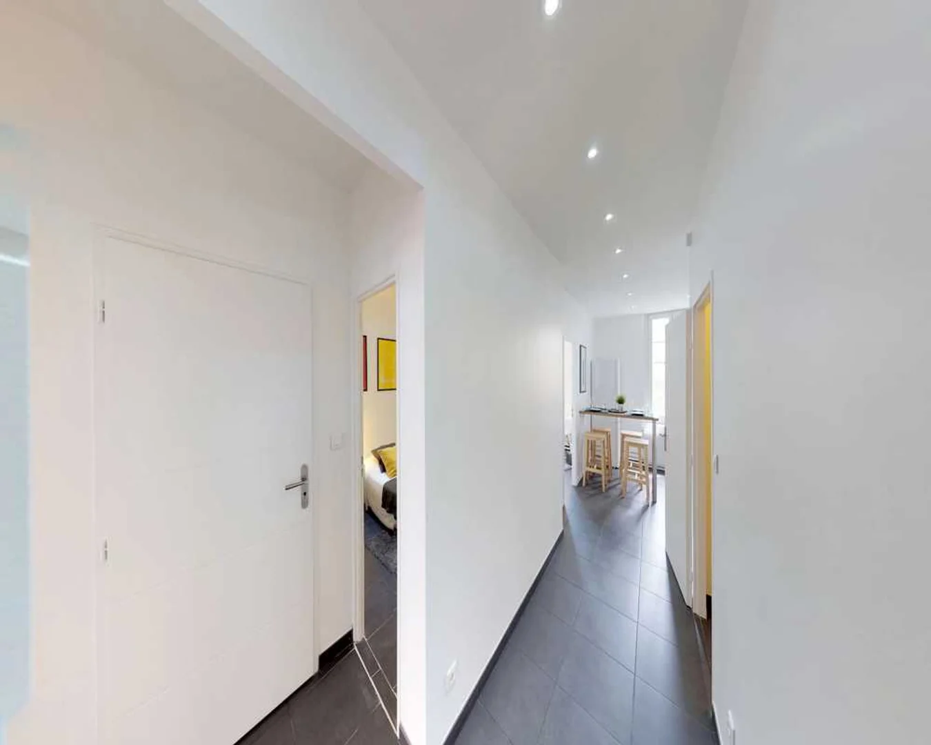 Student-friendly room in with modern amenities