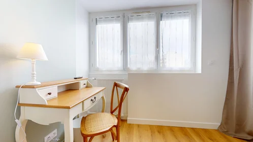 Quarto privado em 21 Boulevard Alexandre de fraissinette, imagem 15 de 17