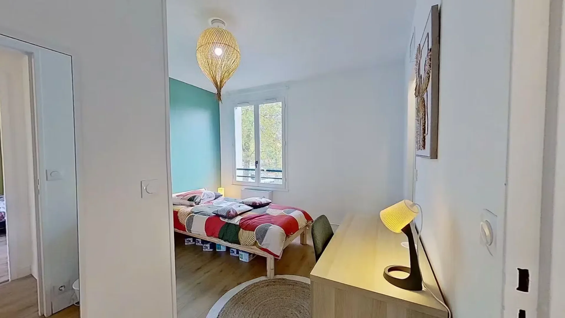 Comfortable and spacious student room in 