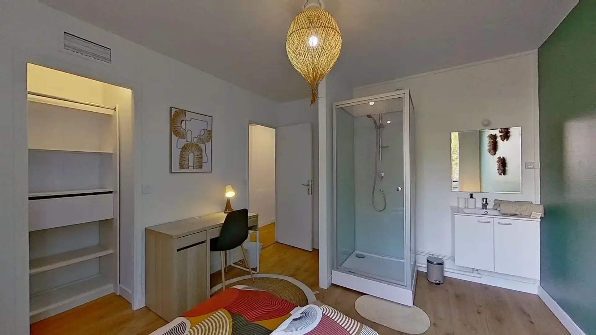 Comfortable and spacious student room in 