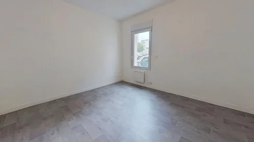 Całe miejsce Rue Collard, Anatole France Danton, obraz 1 8
