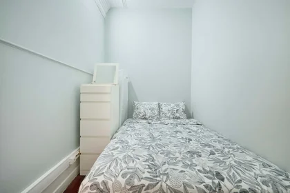 Stanza privata in Av. Elias Garcia 147, 1050-154 Lisboa, Portugal, immagine 1 di 20