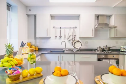 Entire apartment in residence at Elvetham Rd, Birmingham B15 2NL, United Kingdom , image 15 of 40