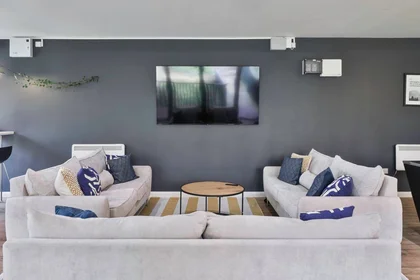 Entire apartment in residence at Elvetham Rd, Birmingham B15 2NL, United Kingdom , image 16 of 40