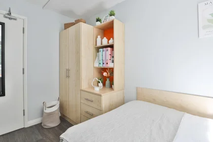 Entire apartment in residence at Elvetham Rd, Birmingham B15 2NL, United Kingdom , image 4 of 40