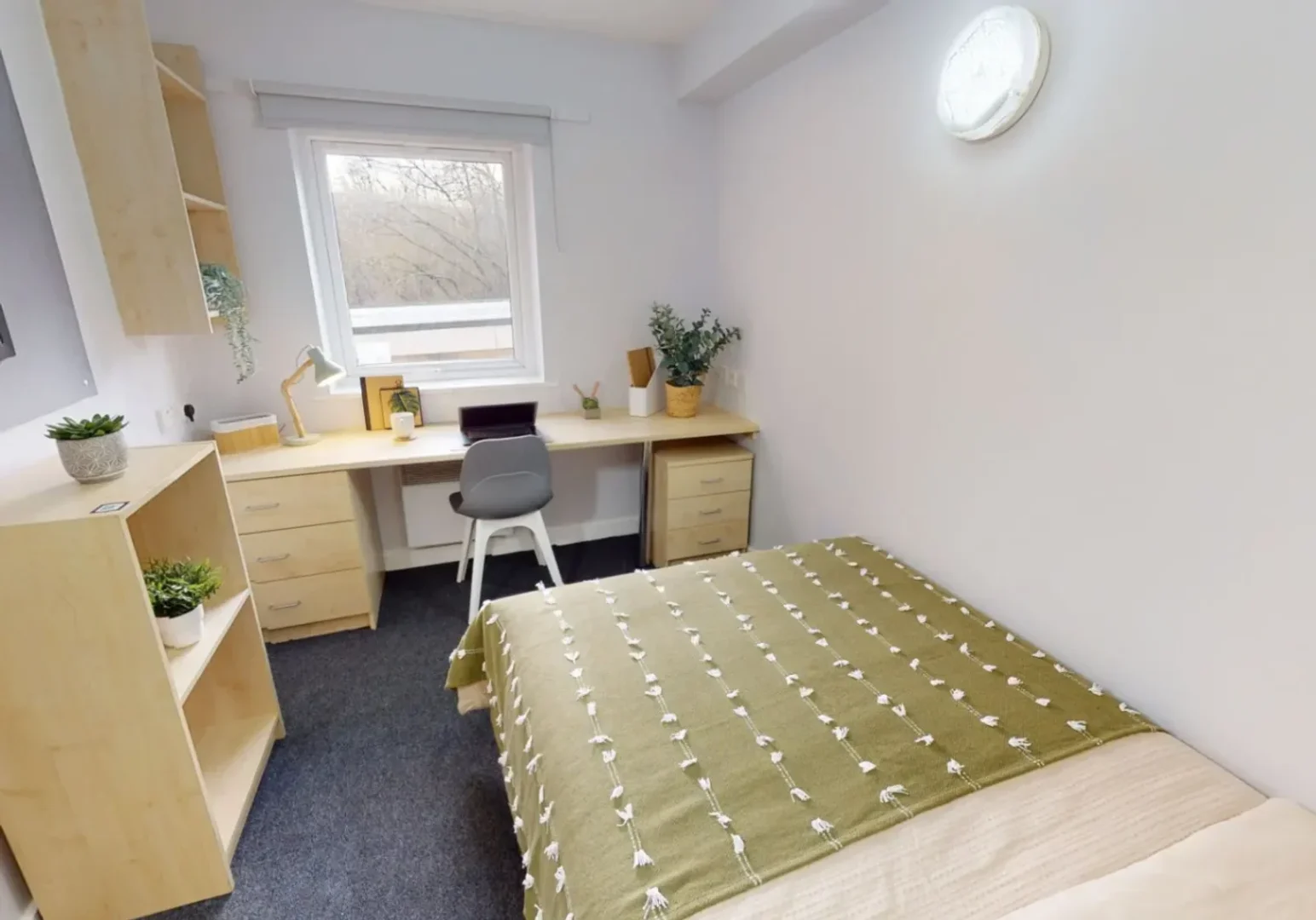 Economical student room with convenient location in