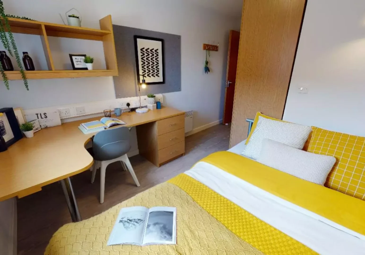 Economical student room with convenient location in 