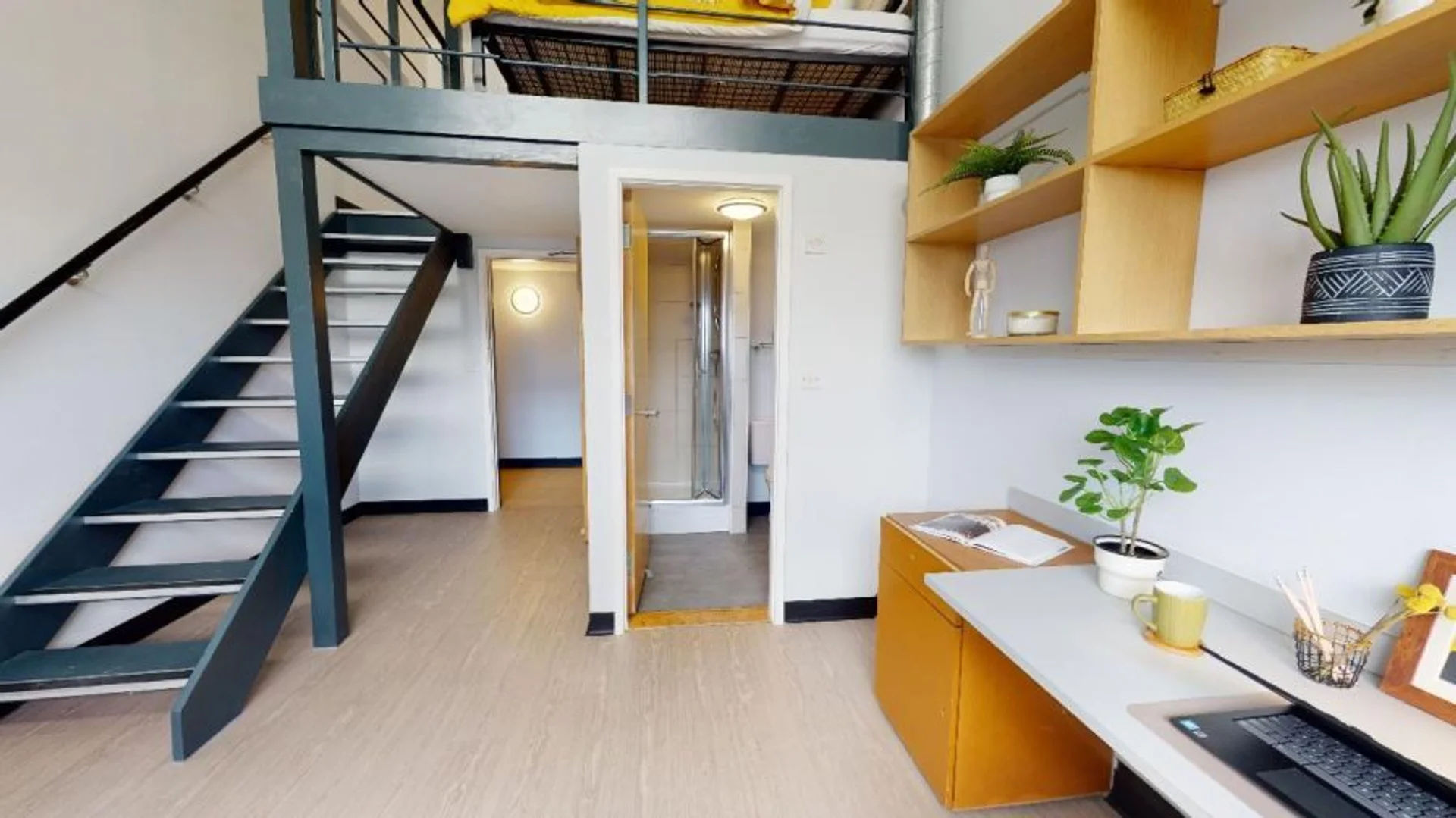 Zimmer in Studentenwohnung in  zu vermieten, voll möbliert