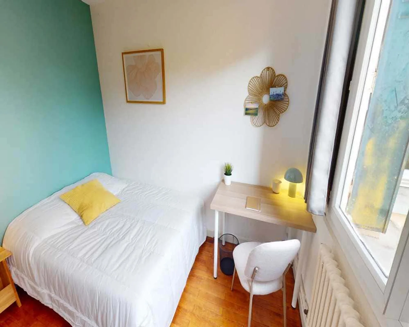 Cozy room for students available in