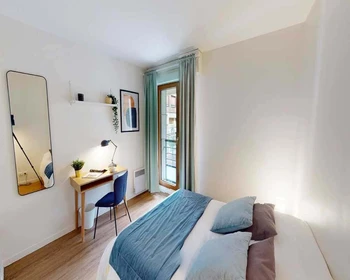 Privatzimmer in der 9 Pl. du 19 Mars 1962, 92130 Issy-les-Moulineaux, France, bild 3 von 13