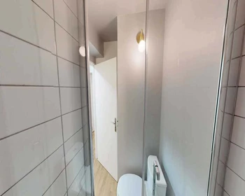 Privatzimmer in der 9 Pl. du 19 Mars 1962, 92130 Issy-les-Moulineaux, France, bild 10 von 13