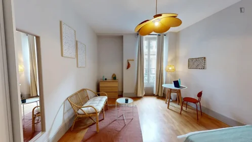 Quarto privado em Rue du Président Édouard Herriot, imagem 3 de 16