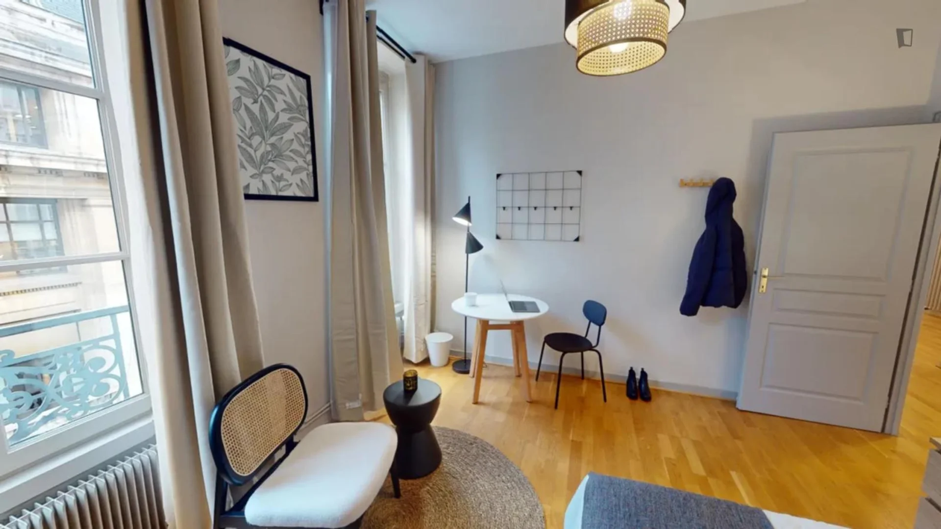 Quarto de estudante económico perto do campus em