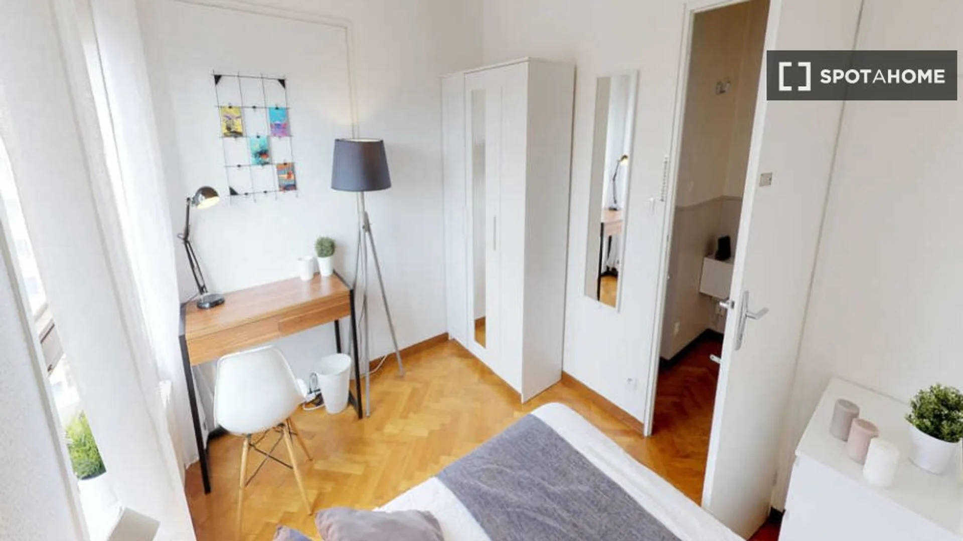 Student-friendly room in  with modern amenities