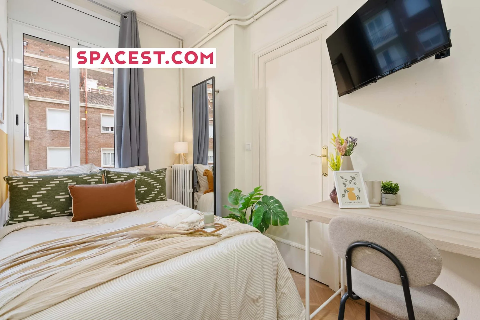 Economical student room with convenient location in 