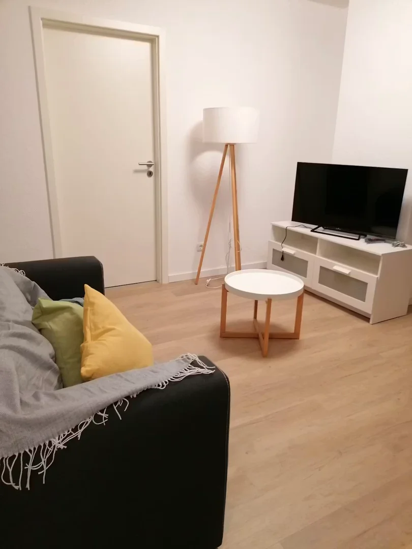 Helles und luftiges Studentenzimmer mit einfachem Zugang zur Universität in
