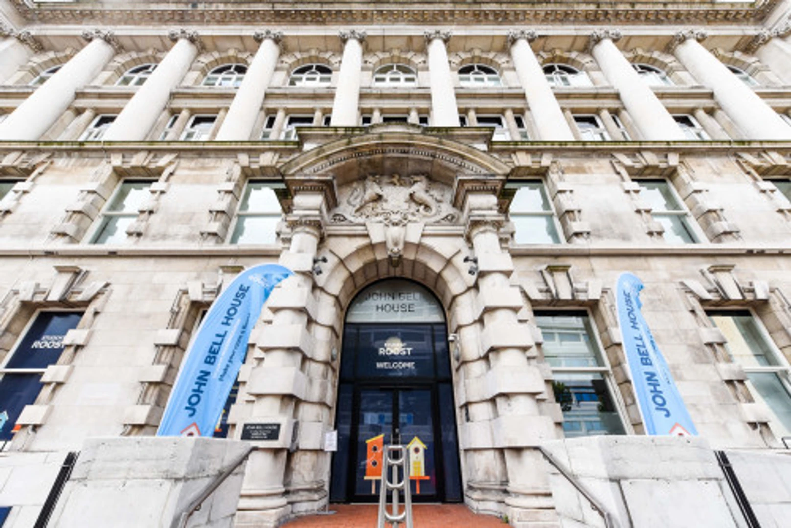 Jasny i przestronny pokój studencki z łatwym dostępem do uniwersytetu w 