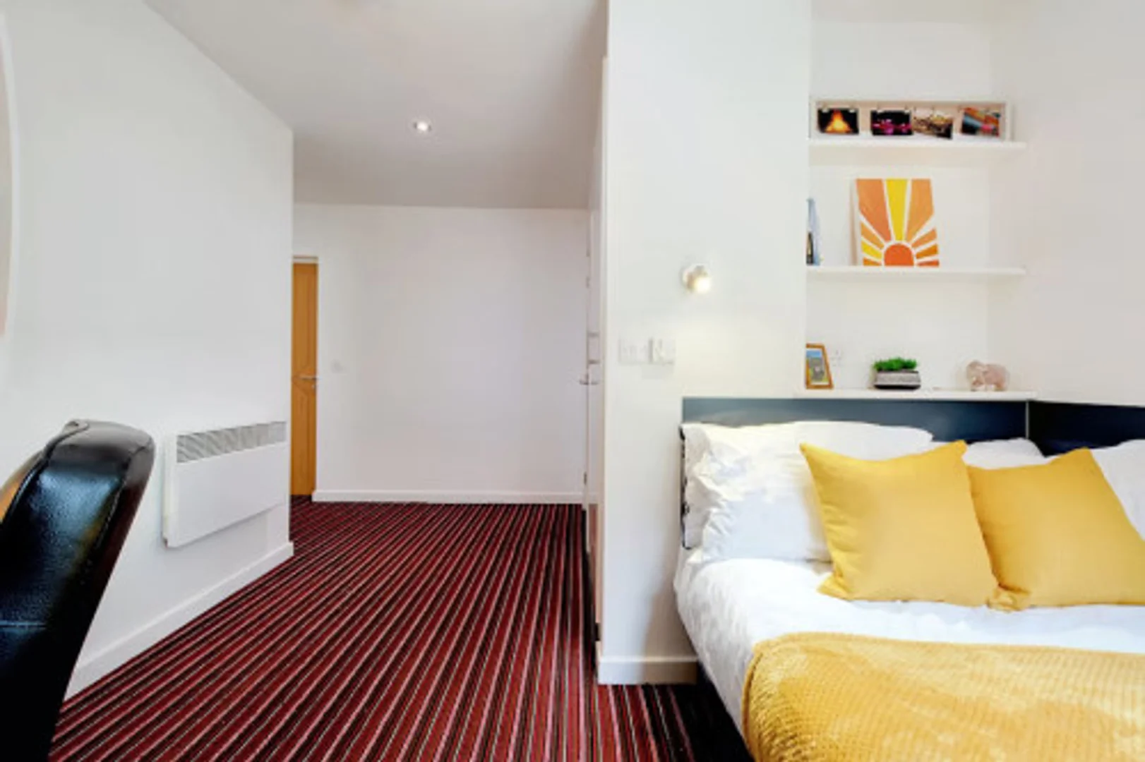 Budget-friendly student room close to campus in 