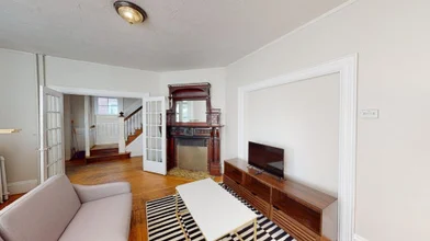 Habitación privada en #1233: Brighton Boston 02135, imagen 1 de 10
