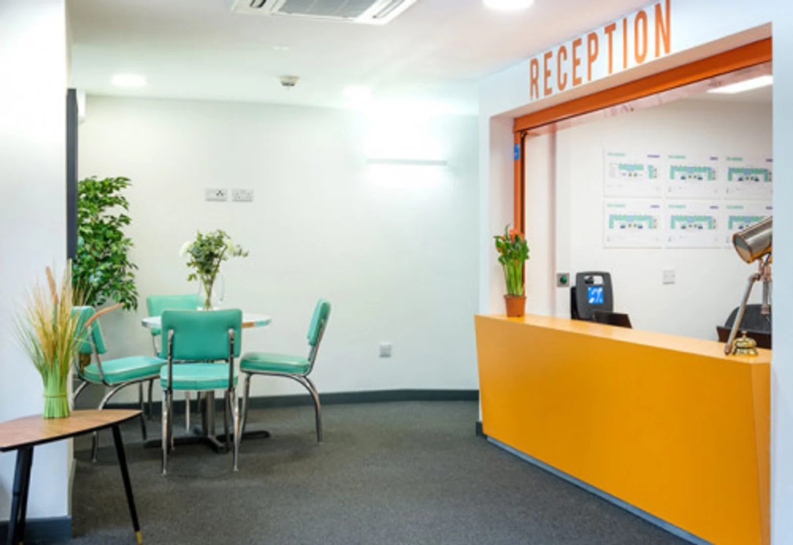Functional student room perfect for studying in 