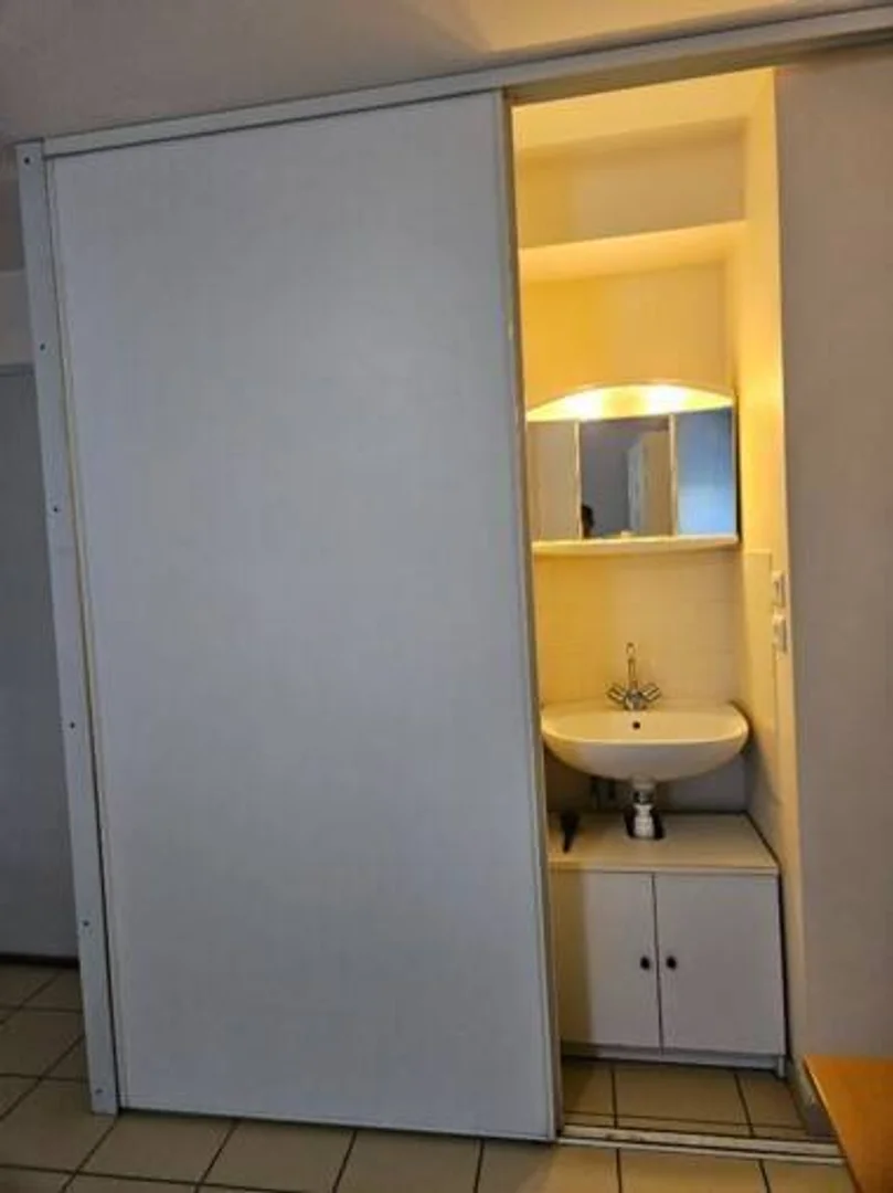 Habitación acogedora para estudiantes disponible en 