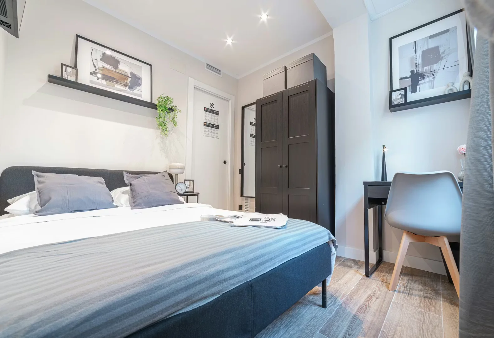 Student-friendly room in  with modern amenities