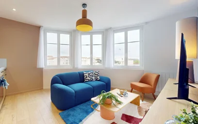 {area} de çift kişilik yataklı kiralık oda