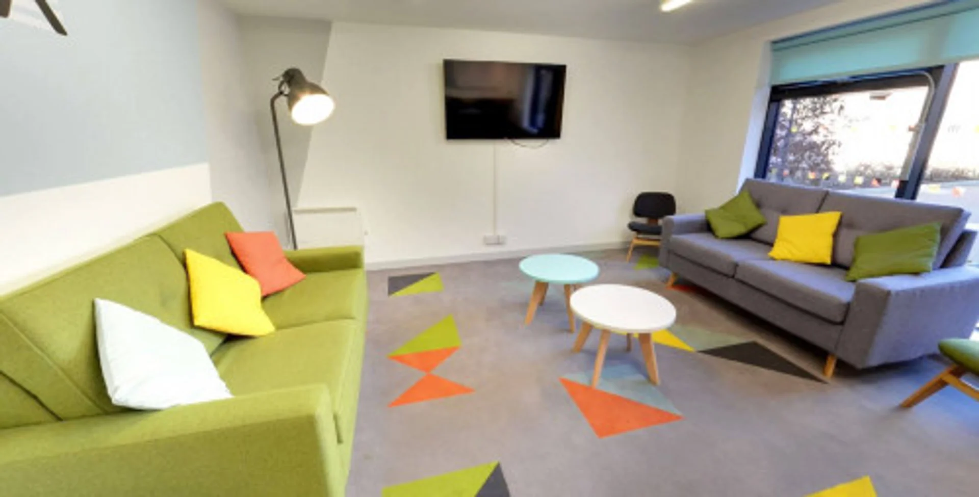 Economical student room with convenient location in 