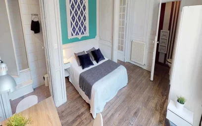 Zimmer mit Doppelbett zu vermieten {area}