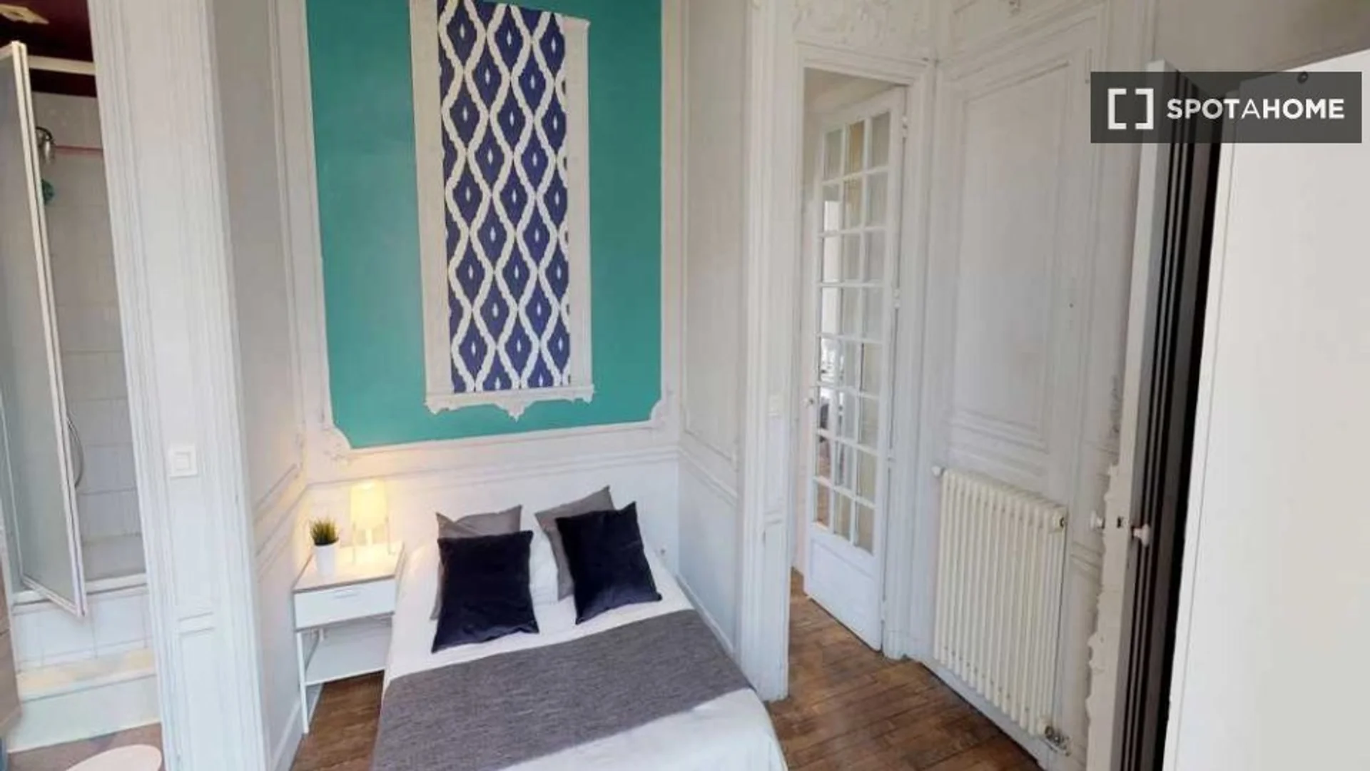 Chambre d'étudiant économique avec emplacement pratique dans