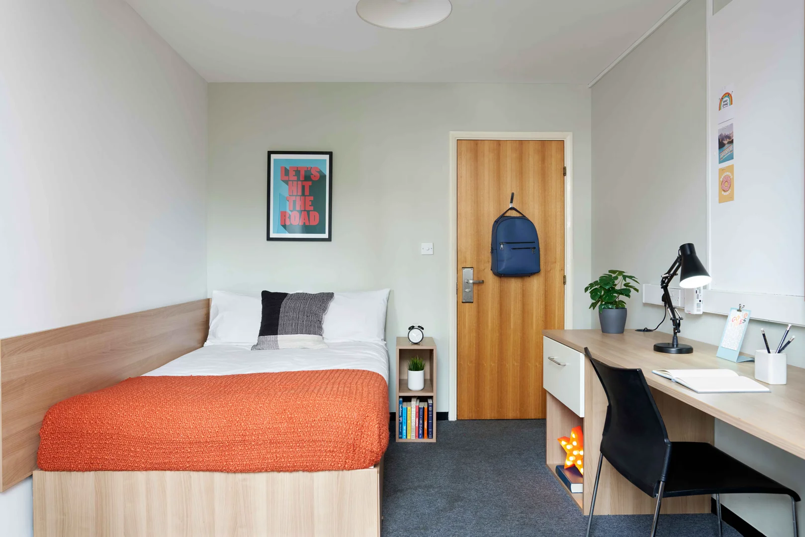 Functional student room perfect for studying in 
