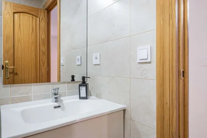 Chambre privée à Carrer Cardenal Belluga, 25, 2g 1, 03005 Alacant, Alicante, Spain, image 11 de 15