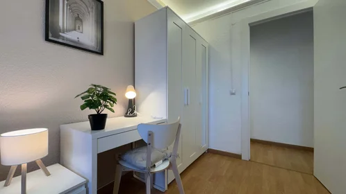 Quarto privado em C. de Juan García Serrano, 9, piso 4-b, 1, 28660 Boadilla del Monte, Madrid, Spain, imagem 6 de 14
