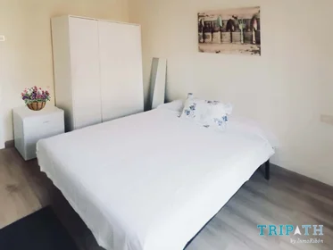 Chambre privée à Av. de Aguilera, 18, 3ºb 1, 03006 Alicante (Alacant), Alicante, Spain, image 4 de 12