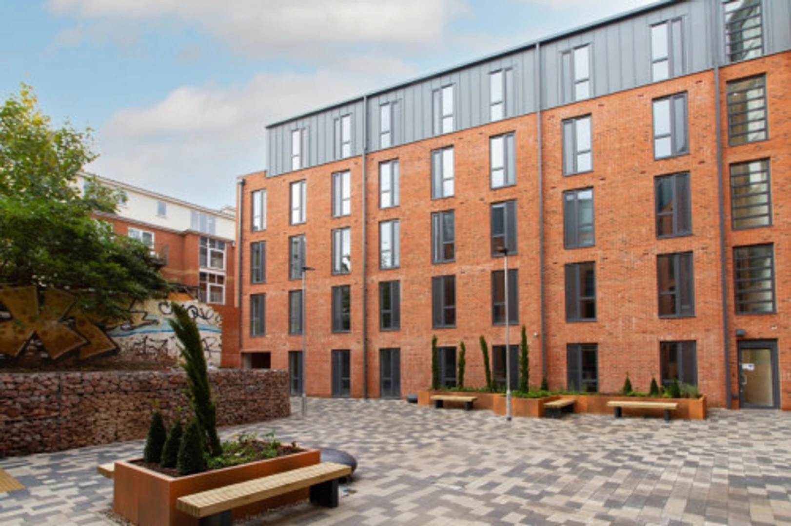 Economical student room with convenient location in 