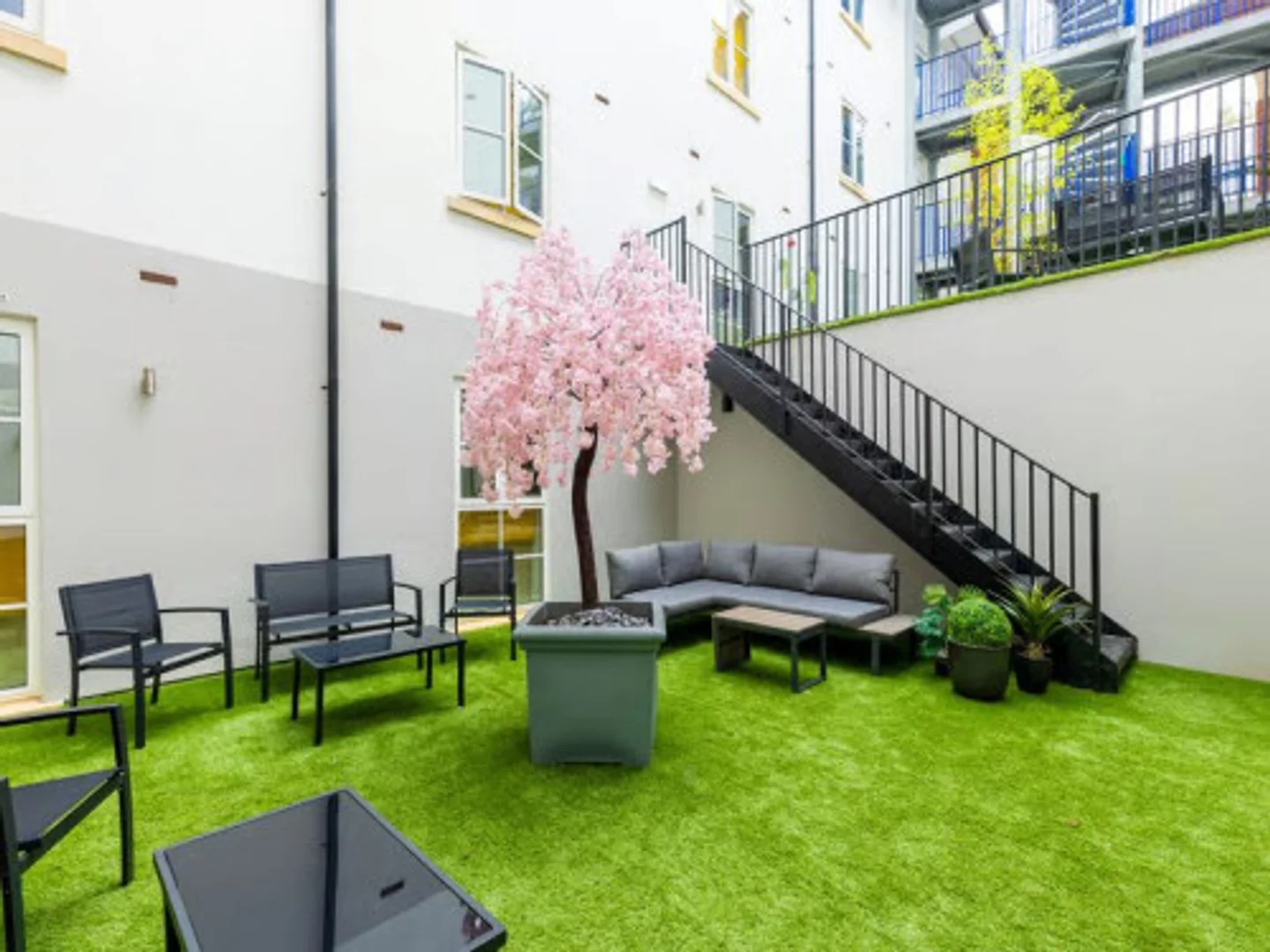 Habitación para estudiantes en  con área de estudio y facilidades compartidas