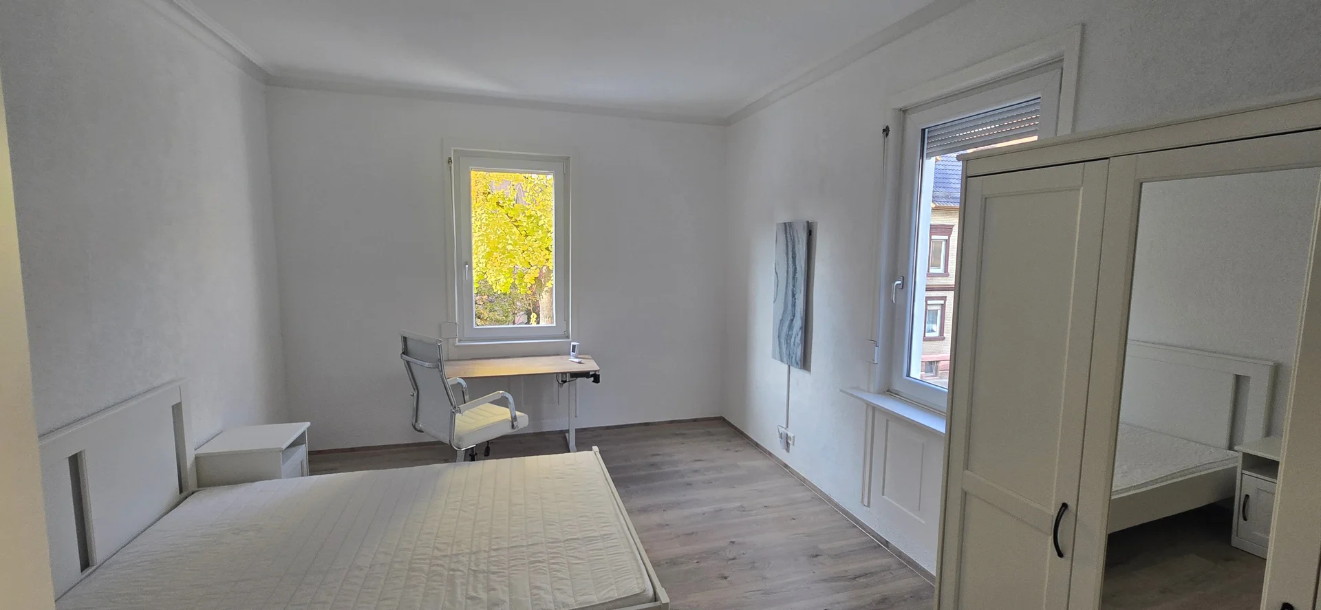 Chambre abordable pour les étudiants avec un bon éclairage dans 