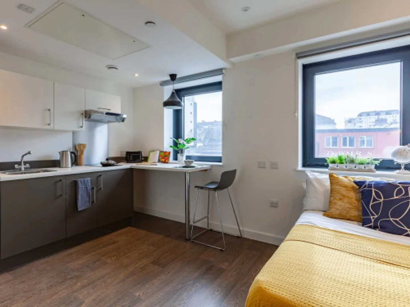 Economical student room with convenient location in 