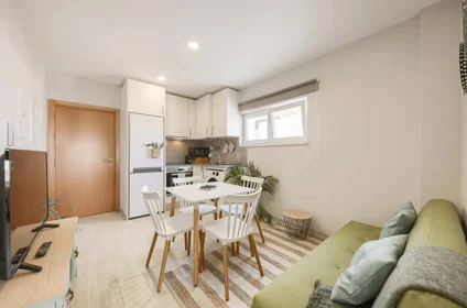 Apartamento inteiro em R. Antónia Rodrigues 32, 3800-103 Aveiro, Portugal, imagem 1 de 10
