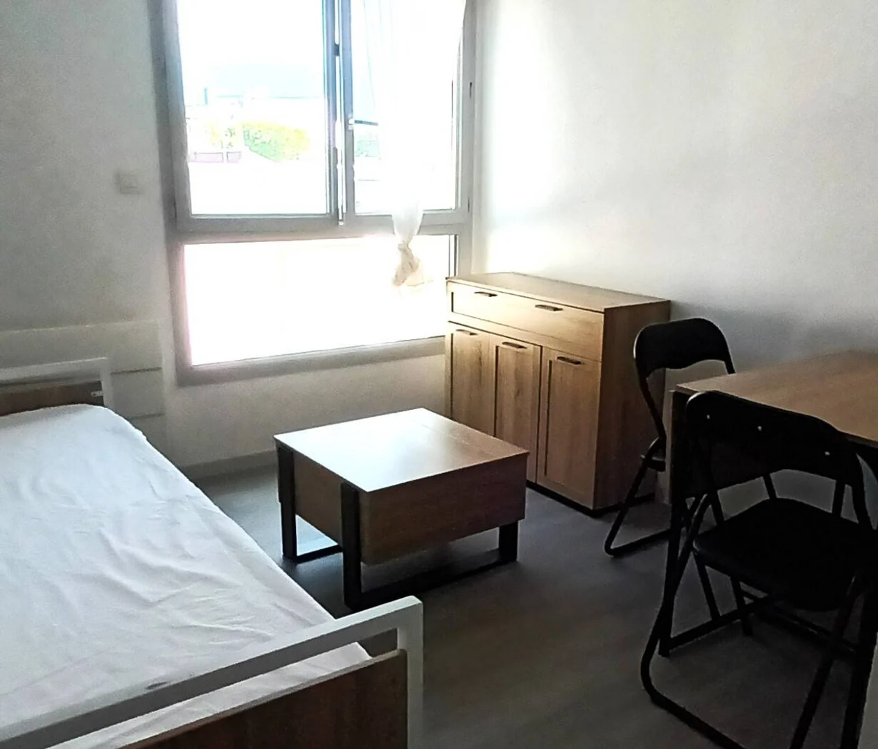 Quarto para alugar em apartamento de estudantes em , totalmente mobilado