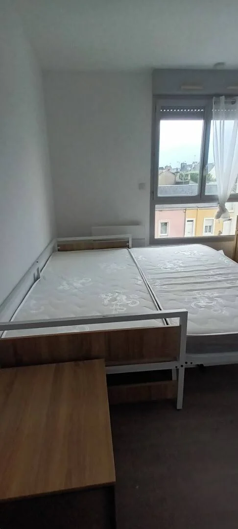 Quarto de estudante económico com localização conveniente em 