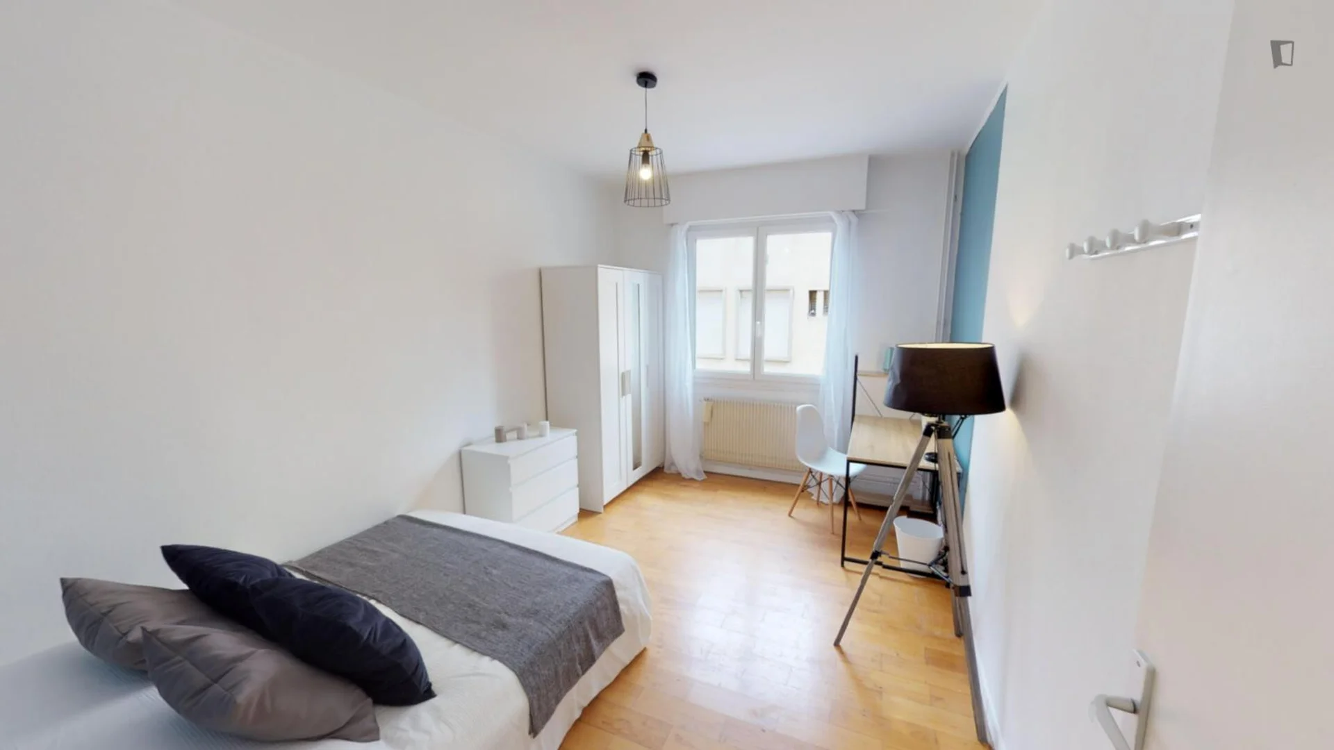 Chambre d'étudiant confortable et spacieuse dans 