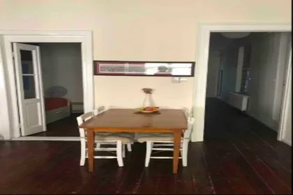 Dairenin tamamı konumu Sururi Mehmet Efendi Mahallesi,  Aynali Cesme Caddesi, Emin Cami Sokak, Deniz Apt, No:29, Beyoglu, 12 30 görüntüsü