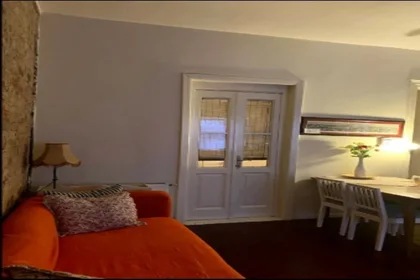 Dairenin tamamı konumu Sururi Mehmet Efendi Mahallesi,  Aynali Cesme Caddesi, Emin Cami Sokak, Deniz Apt, No:29, Beyoglu, 19 30 görüntüsü